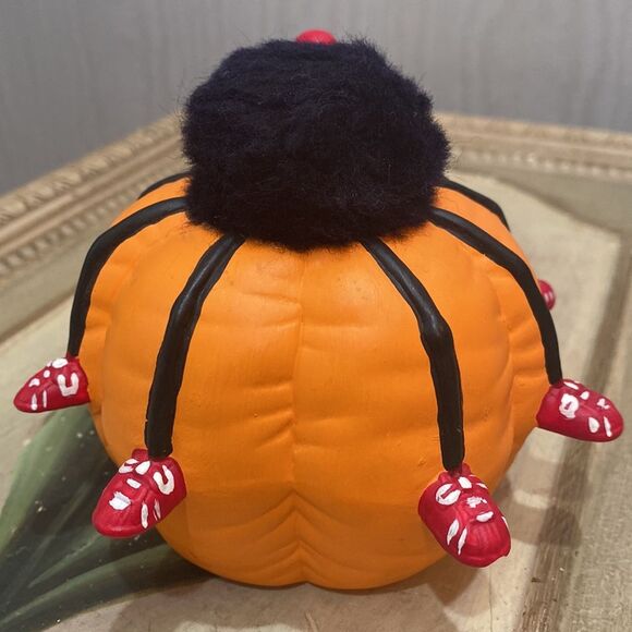 Vintage 1986 Hand Painted Jack-O’Lantern with Pom Pom Spider Friend in Sneakers - Picture 4 of 10